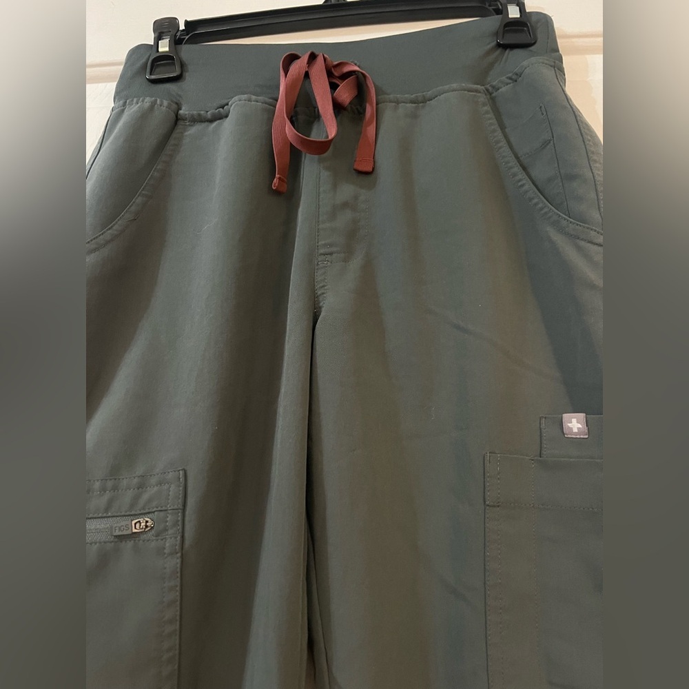 Figs High Waisted Yola™ Skinny Scrub Pants 2.0 (Bonsai) XS - Picture 2 of 4